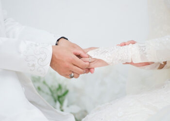 Netizen Sebak Lihat Video Tangisan Ayah Ketika Nikahkan Puteri Tunggal