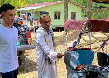 Rakyat Malaysia Hadiahkan Lelaki 69 Tahun Sebuah Motosikal Baru Selepas Kisahnya Tular