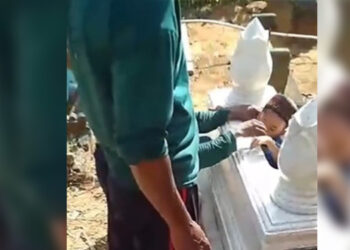 Detik Cemas Kanak-Kanak Tersepit Dalam Kubur