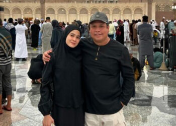 Kecoh Rumah Tangga Bergoyah, Shuk Sahar & Fara Salleh Tunai Umrah Bersama