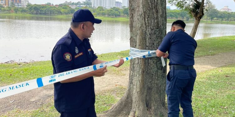 Panik Di Shah Alam: Buaya Sesat Muncul Di Tasik, Perhilitan Pasang Perangkap