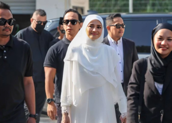 Fazura Dikelilingi Lima Bodyguard: Apa Yang Sebenarnya Berlaku?