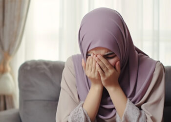 Lelaki Menangis Dekat Parking KLIA, Dapat Tahu Isteri Curang Dengan Pelajar 17 Tahun