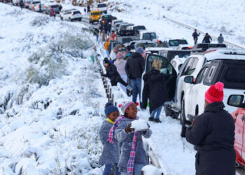 Salji Tebal di Afrika Selatan: Ramai Terperangkap, Tapi Ada Juga Yang Seronok