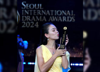 Siti Saleha Harumkan Nama Malaysia: Menang Anugerah ‘Outstanding Asian Star’ Di Seoul!