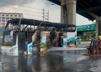 Tragedi Bas di Bangkok: Pemandu Melarikan Diri, 20 Pelajar dan 3 Guru Terbakar