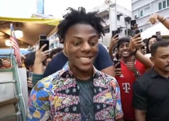 Hari Batik Indonesia: IShowSpeed Pakai Batik Malaysia, Netizen Bergaduh, Tapi Patut Ke?