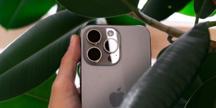 Generasi Z Lebih Memilih iPhone Secondhand: Kenapa?