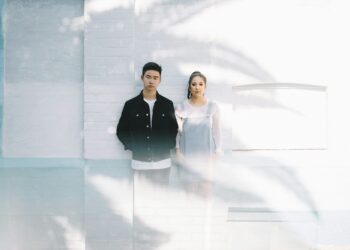 Adakah Dia Menyukai Anda Dalam Diam? 5 Tanda Pasti