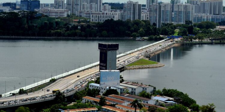 Penat bangunkan Singapura, tapi pencen di Malaysia